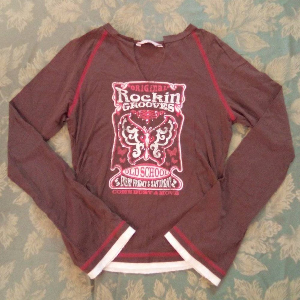 Vintage Style Fresh Wear Top with Silver Stud Accents